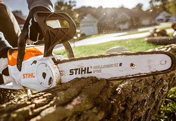 CUT WOOD VIA STIHL CHAINSWA